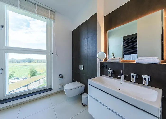 Ostseepanorama - Mit Balkon Und Boddenblick 부스트로우